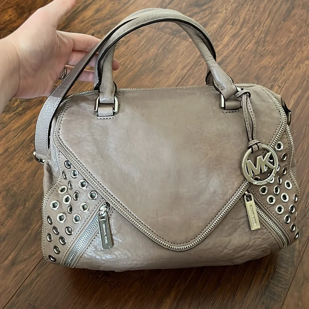 Like New Michael Kors Leather Satchel. $498 retail - Picture 3 of 15